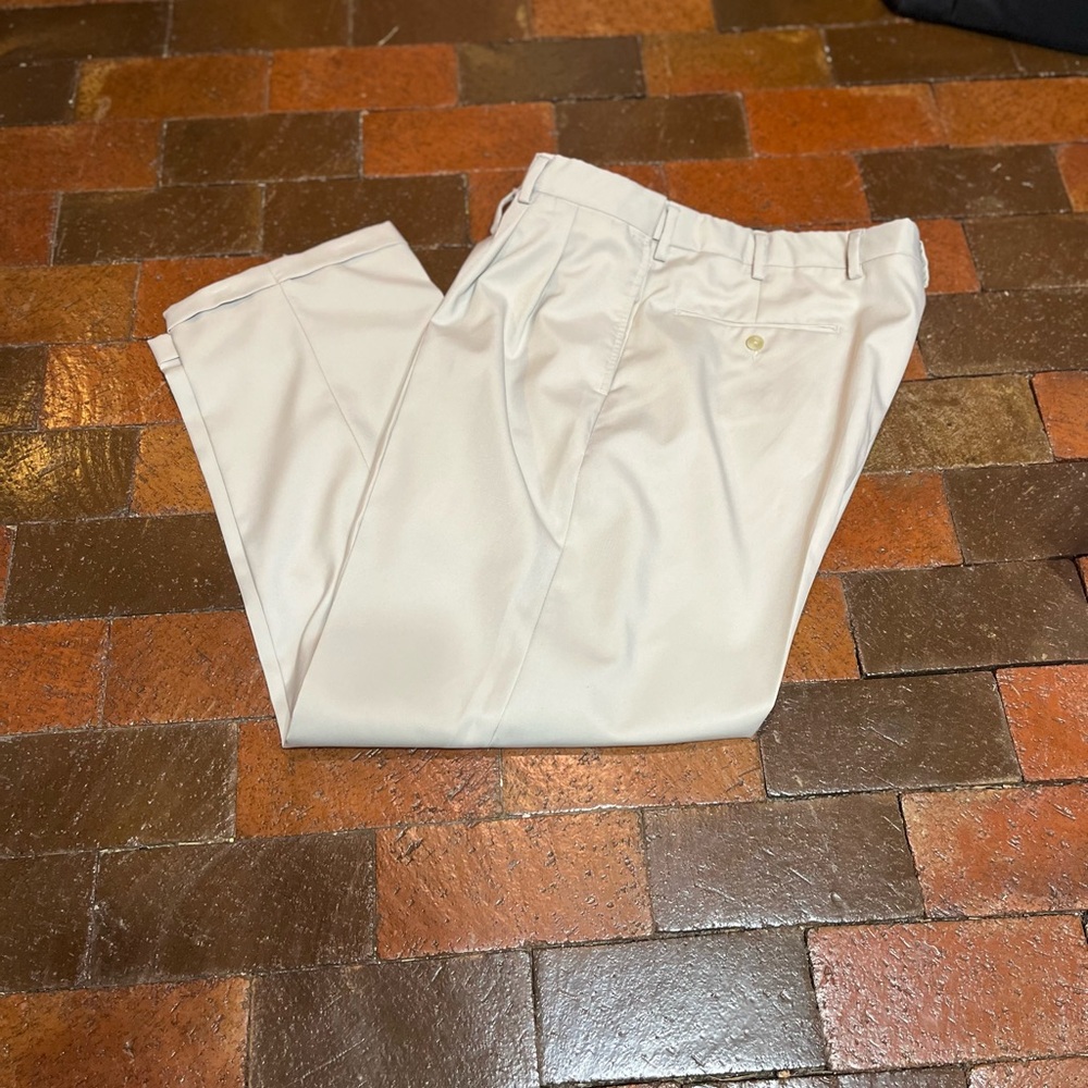 MEN 40 X 28-TROUSER PANTS PLEATED/ CUFFS/ Jos A Bank Traveler/ Cream 1030